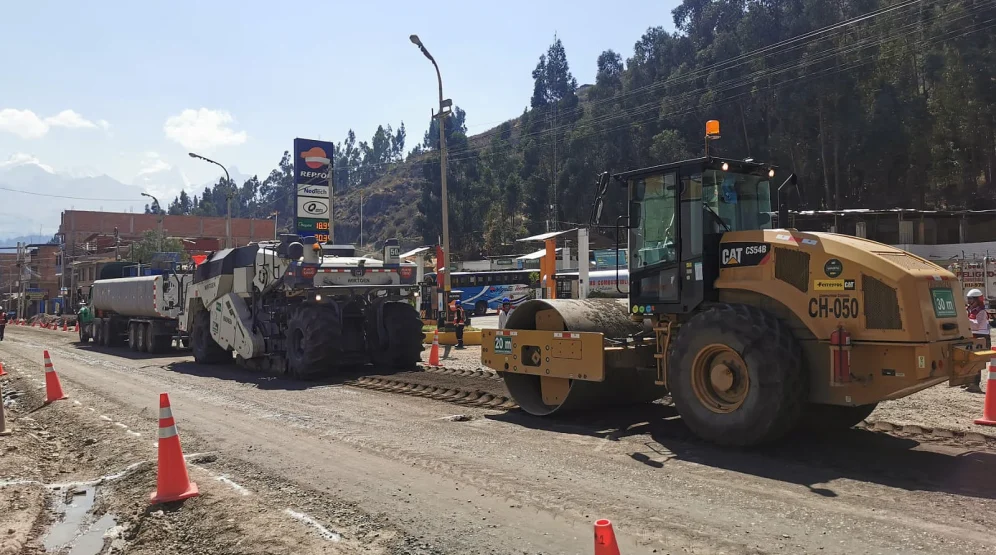 rodillo-compactador-cat-fresadora-carretera-huaraz